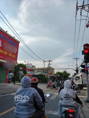 nhà góc 3 mặt tiền đỗ văn dậy, hóc môn, ngay góc ngã tư cực sung, 290m2, 1 lầu, giá: 12.990 tỷ