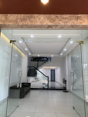 cho thuê nhà 4 tầng hàn thuyên. phù hợp vừa ở làm văn phòng, chính chủ