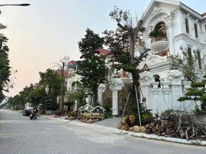 r.ẻ nhất b.án căn biệt thự phú lương - ngay lâu đài, vị trí đẹp-200m2, mt: 10m- xây 3.5t.