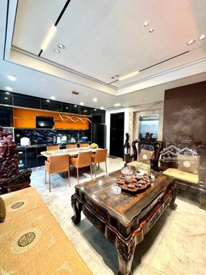 bán nhà ngọc lâm 52m, mặt tiền 6,4m, oto đỗ cửa.