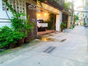 bán căn biệt thự ngọc thuỵ, 7 tầng thang máy, sân vườn, full nội thất, vị trí tuyệt đẹp, ở đẳng câp