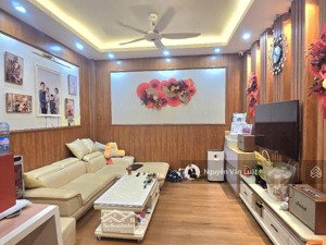 tôi bán nhà kim mã ba đình 50m, 5 tầng, trước nhà 4m , gần sát phố , gần lotte , đài truyền hình