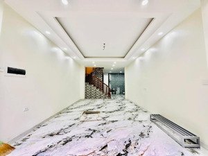 bán nhà cầu giấy 45m2, 4 tầng, giá 8.6 tỷ, ngõ thông, kinh doanh, gần ô tô, gần công viên, đh