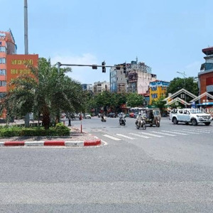 bán nhà trung tâm nguyễn sơn, vị trí đẹp, 6 tầng thang máy, ô tô vào nhà, 