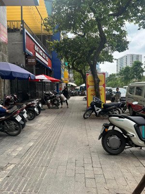 bán toà văn phòng 10 tầng vip ba đình - vỉa hè đá bóng - gần hồ tây - dòng tiền khủng.