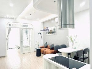 bán 1pn 57m timescity. ban công nam . view thoáng mát. tặng nội thất như ảnh.lhe ngay: 