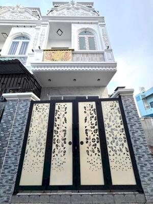 NHÀ TRỆT LẦU XÂY MỚI CÁCH ĐẠI HỌC CẦN THƠ 500M