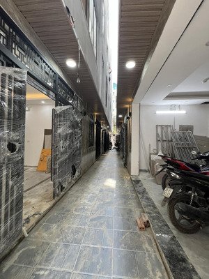 nhà 5 tâng mới tại yên hòa, cầu giấy. dt: 31m2, mt: 5m, ngõ rộng. full nội thất. giá: 8,3 tỷ