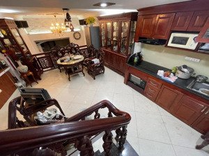 lô góc 3 thoáng-2 nhà ra mặt phố giảng võ-ngõ rộng 4m.dt 47m-5 tầng -11.2tỷ thương lượng mạnh