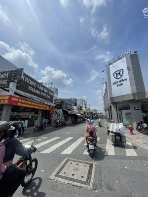 nhà mtkd đường an dương vương p11, q6 dt 12x20m đang cho thuê 55 triệu/th giá 36 tỷ tl