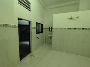 phòng 3,5tr, chỉ cho nữ svien , văn phòng. tối đa 2ng 2xe. lối đi riêng