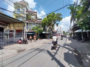 mặt tiền kinh doanh nguyễn tư giản, p12, gò vấp. 4x32m. 3tầng. chỉ 12,5tỷ.
vị trí đắc địa.