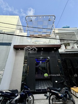 nhà đẹp shr 42m2 đúc 1 lầu hẻm 5m thông 1/ chợ thiếc lê văn khương