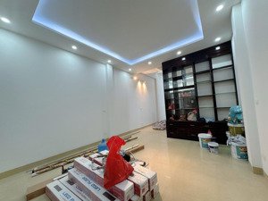 bán nhà 70m2 với 4tầng ở đại từ-ngõ thông ba gác đỗ cửa-cách phố 30m- 4ngủ khép kín cho thuê đc