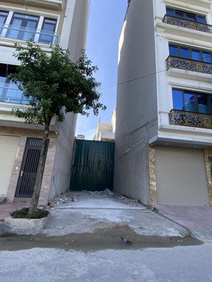 đất dv vạn phúc 50m2, hướng đông nam mát mẻ, sát trường vạn bảo, kinh doanh, văn phòng, giá ngon.