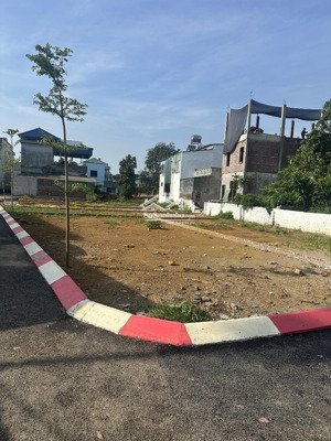 chính chủ cắt lỗ 300tr cần bán gấp lô góc 2mặt tiền