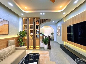 khó tìm! nguyễn chí thanh, 3 gác, gần ô tô, nhà thoáng sáng mới đẹp ở ngay