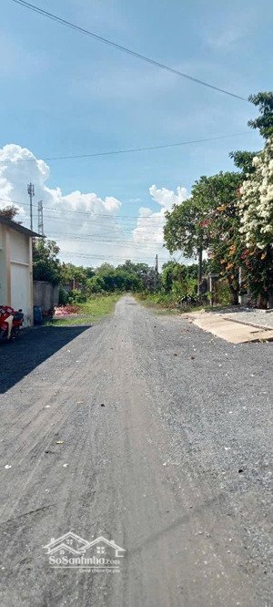 đất chính chủ gủi cần bán gấp thuộc xã tân thạnh đông huyện củ chi dt: 10 x 60m giá 5ty500tr