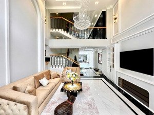 nhà mặt đường nhựa xây mới 6 tầng có thanh máy gara ô tô trong nhà nằm ngay trung tâm quận 7