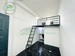 phòng thoáng mát có gác cao bình long gần đh công thương , đh văn hiến