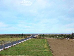  bán nhanh lô đất 165m2, mt 5m, ngay sát biển và khu nghỉ dưỡng, giá 1.3 tỷ