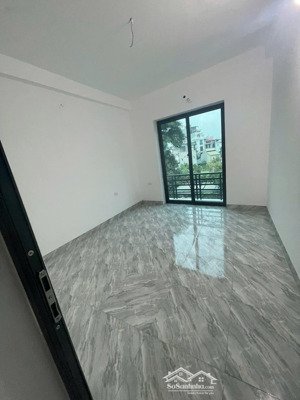 phúc lợi .45m .4 tầng . 9 triêu lh xem nhà (zl) cho thuê nhà nguyên căn .mới