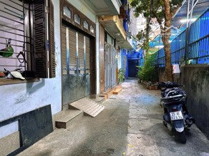 chính chủ cần bán nhanh căn nhà phân lô cầu giấy