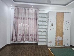 ngọc thụy .50m.5 tầng .giá 9 triêu lh xem nhà zl) cho thuê nhà nguyên căn