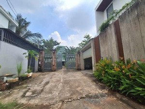 cho thuê đất rộng hơn 4.500m hợp đồng thuê lâu dài thích hợp làm nhà xưởng, kho bãi, sân