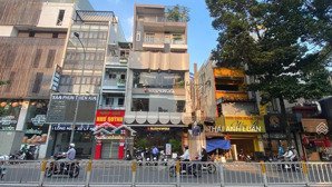 (con đường không ngủ) ngay phố tây phạm ngũ lão - 200m2 (10x20m) - hđt: 450tr/th. giá: 90 tỷ