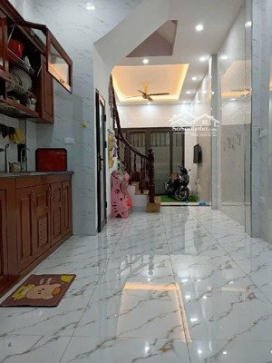 bán sổ đỏ mai động 45 m- nhỉnh 6 tỷ- hoàng mai- ô cho thang máy-2 măt thoáng-nhà dân xây- ngõ nông