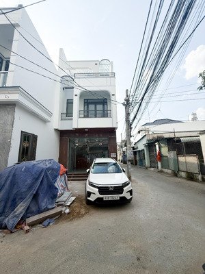 chủ gửi bán nhà hoàn công 1 trệt 1 lầu (góc 2 mặt tiền)dt: 62m2. dtsd: 124m2. giá: 3tỷ5 tlcc