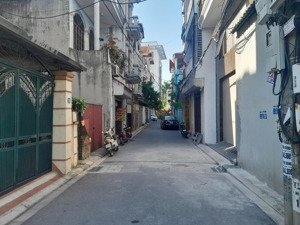 phân lô tư đình, long biên, 70m*8t, 26,150 tỉ. gara, thang máy.