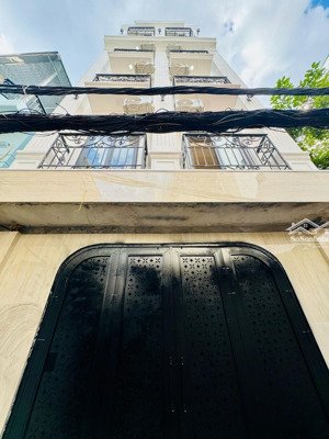 bán toà nhà dòng tiền 7 tầng thang máy, lô góc, 15 phòng, hồ ba mẫu, đống đa