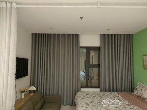 căn studio 39m2 bếp rèm đẹp view hồ bơi cho thuê 5tr khu origami