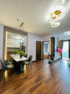 cho thuê căn hộ akari 80m² - 2 ban công thoáng mát, full nội thất cao cấp, view q 1 đón bình minh!