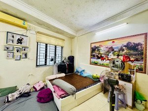 bán nhà quan nhân lô góc. 3 mặt thoáng. dt 35m2x4 tầng. giá 3,5 tỷ