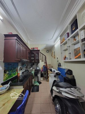 nhà nhỏ "có võ" trung tâm cầu giấy 3 thoáng gần phố chỉ hơn 4 tỷ