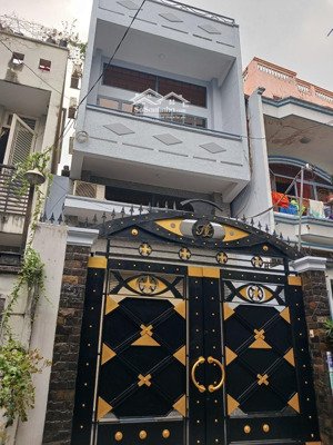 nhà 3 tầng cho thuê, gần chợ, gần trường học, gần công viên văn hóa đầm sen