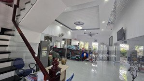 cho thuê nhà 15tr hà quang 2. với 4pn và 5wc. liên hệ em hoàng ạ