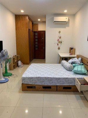 còn phòng trống như hình ngay trung tâm q10 đường cao thắng