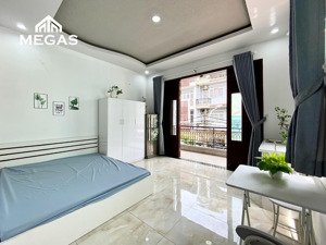 studio ban công full nội thất mới ngay lý phục man quận 7, ở 2-3 người thoải mái, đón nắng gió