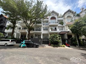 cần cho thuê gấp căn biệt thự khu himlam kênh tẻ dt 150m2 hầm trệt 3lầu 5pn 5wc giá 50tr/tháng .