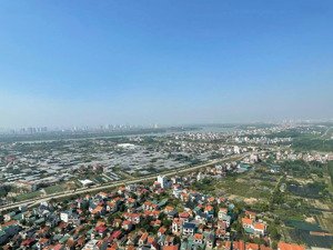 cần bán căn 2 ngủ skyoasis 76m2 sử dụng view sông hồng giá 4.6 tỷ bao phí tầng trung đẹp