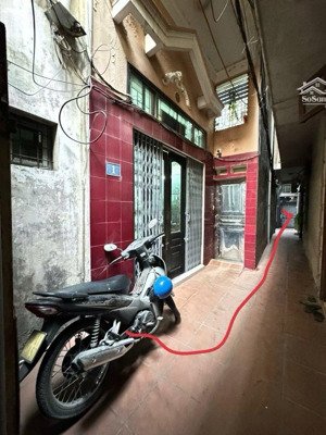 nhà phố ngọc lâm - long biên - gần tòa mipec - cách 20m ra mặt phố