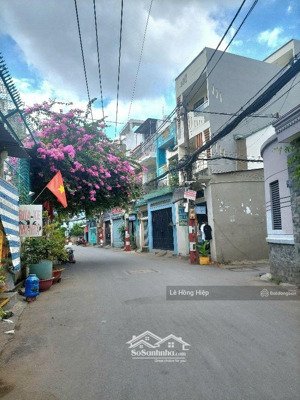 âu cơ, p10, tân bình, xe hơi ngủ trong nhà. 4*14m, 3tầng nhỉnh 7 tỷ.