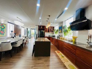 ( chính chủ ) tôi bán nhà mặt phố hòa mã, quận hbt, dt 85 m, 7 tầng, mt 5,4 m, giá 65 tỷ.