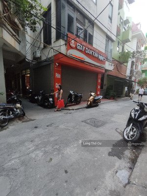 mặt ngõ ôtô tránh đường hoàng quốc việt- lô góc- mặt tiền 7,7m x 6 tầng- dt 30m/36m2- chào 13,8 tỷ