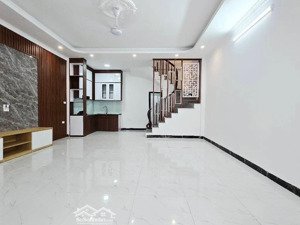 thạch bàn -long biên -nhà riêng 5 tầng, ô tô vào nhà.lô góc, ngõ rộng, thông, thoáng nhà đẹp