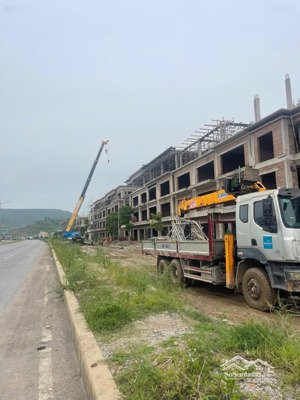 3tỷ anh chị tìm kiếm bđs hạ long thì đây ạ. 90m2 xây 4 tầng. flc tropical. lh 